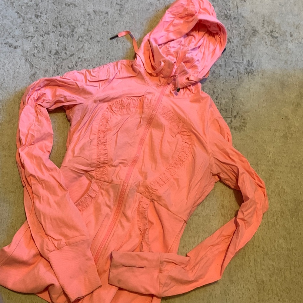 Lululemon size 4 zip up